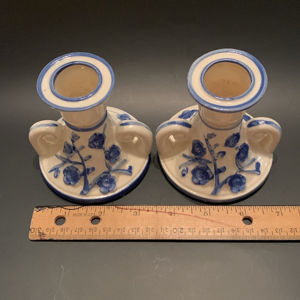 VINTAGE PAIR CANDLE HOLDERS BLUE/CREME CHINA JAPAN FLORAL NON SCRATCH STRIPS - Picture 6 of 6